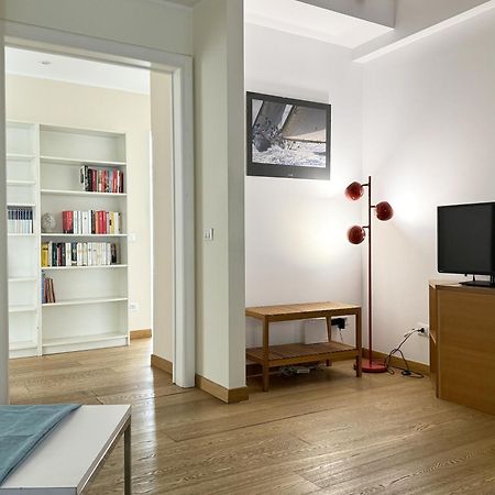 ミラノJoivy Cosy Ticinese Retreat 1-Bed Flat Near The Duomoアパートメント エクステリア 写真