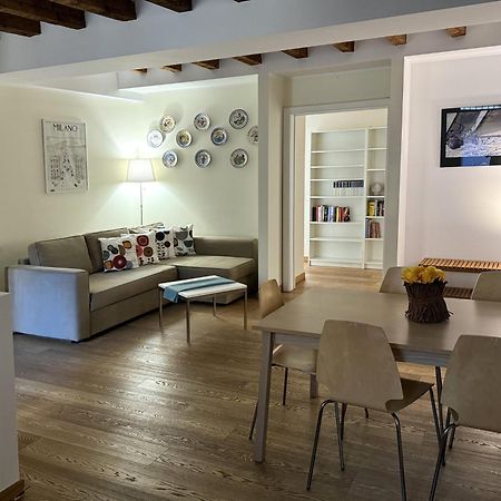 ミラノJoivy Cosy Ticinese Retreat 1-Bed Flat Near The Duomoアパートメント エクステリア 写真