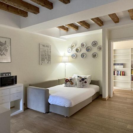 ミラノJoivy Cosy Ticinese Retreat 1-Bed Flat Near The Duomoアパートメント エクステリア 写真