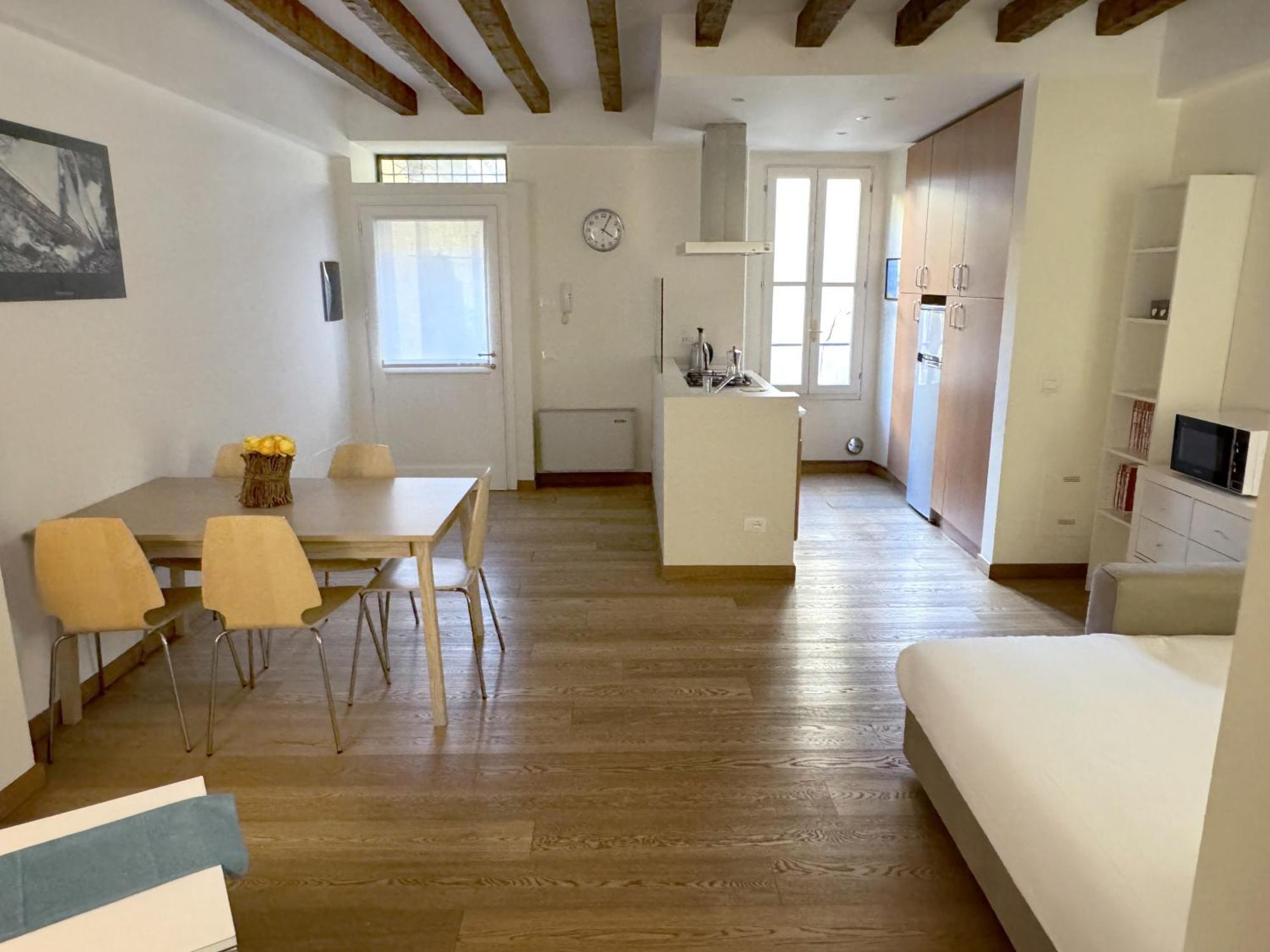 ミラノJoivy Cosy Ticinese Retreat 1-Bed Flat Near The Duomoアパートメント エクステリア 写真